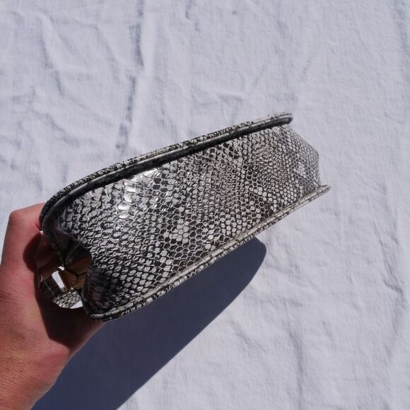 Gorgeous 60s Faux Snakeskin Purse‎ - Picture 2 of 6